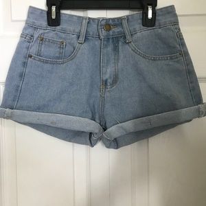 Light wash vintage jean shorts